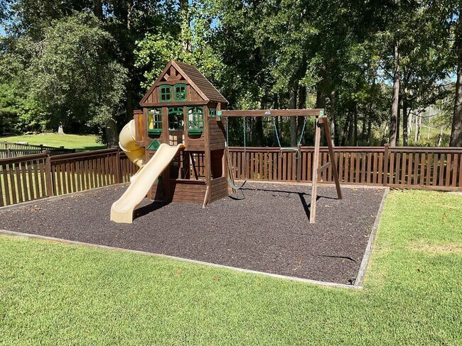 Building Photo - 4 Bedroom 2.5 Bathroom located in Old Mill...