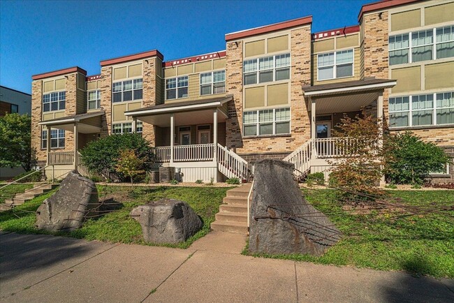 Building Photo - 1440 Marshall St NE