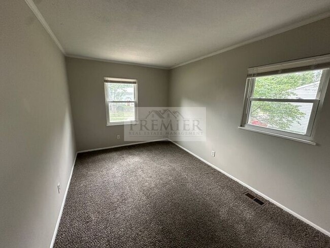 Building Photo - 730 N Aztec Dr