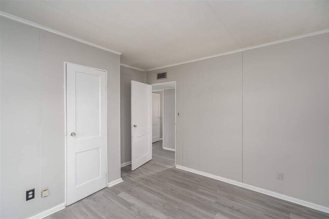 Building Photo - 813 Josephine St