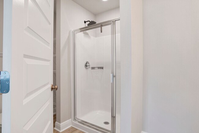 Building Photo - New Townhome near UWF and Nine Mile Rd