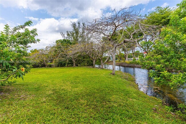 Building Photo - 3761 Alcantara Ave