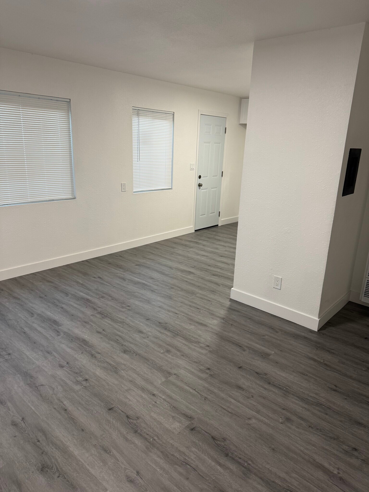 Building Photo - 583 W 16th St