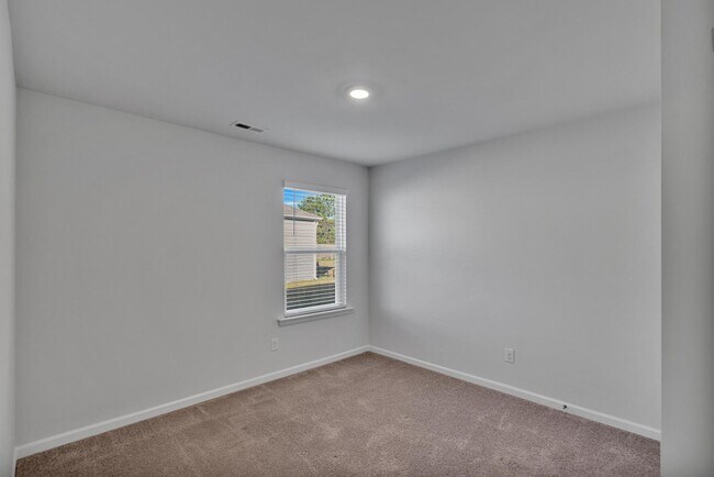Building Photo - 113 Cassidy Ln