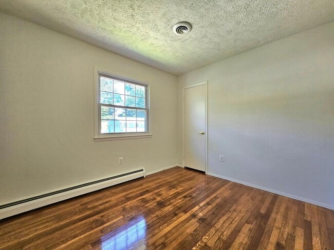 Building Photo - 4123 Glendale Rd