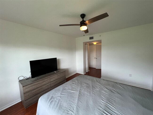 Building Photo - 4101 San Marino Blvd