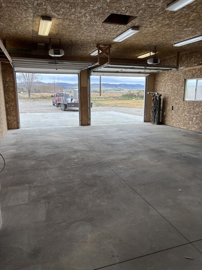 Building Photo - 901 E 800 N