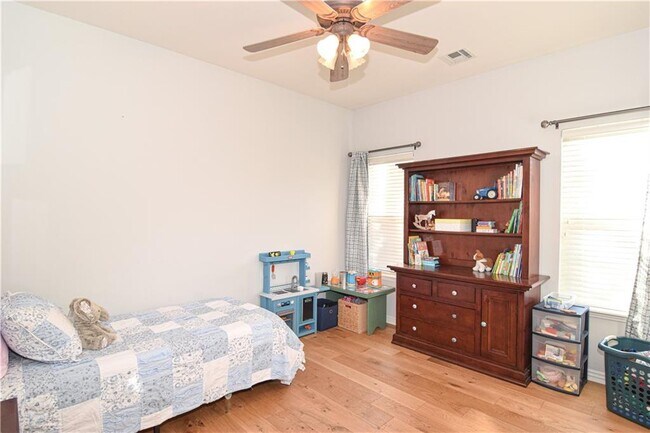 Building Photo - 2716 W Centennial Dr