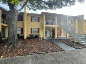 Building Photo - Nice 1/1 apartment  - move in now no rent till January