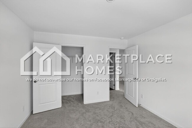 Building Photo - 5081 Skyline Wy NE