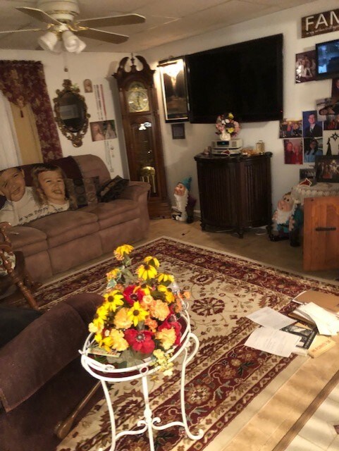 Livingroom - 109 Oak Ave