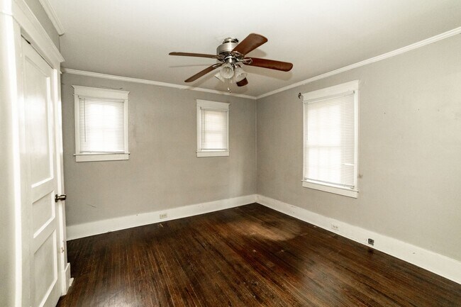 Building Photo - 2413 Emmett Ave