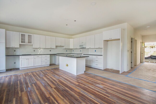 Building Photo - 624 Spring