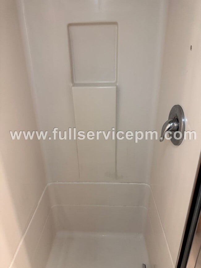 Building Photo - Lower basement studio unit in a house