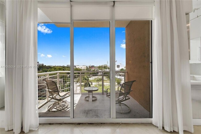 Building Photo - 2001 Biscayne Blvd