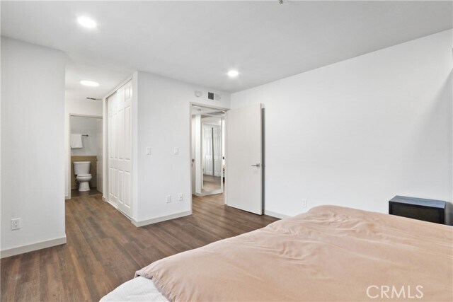 Building Photo - 112 N Primrose Ave