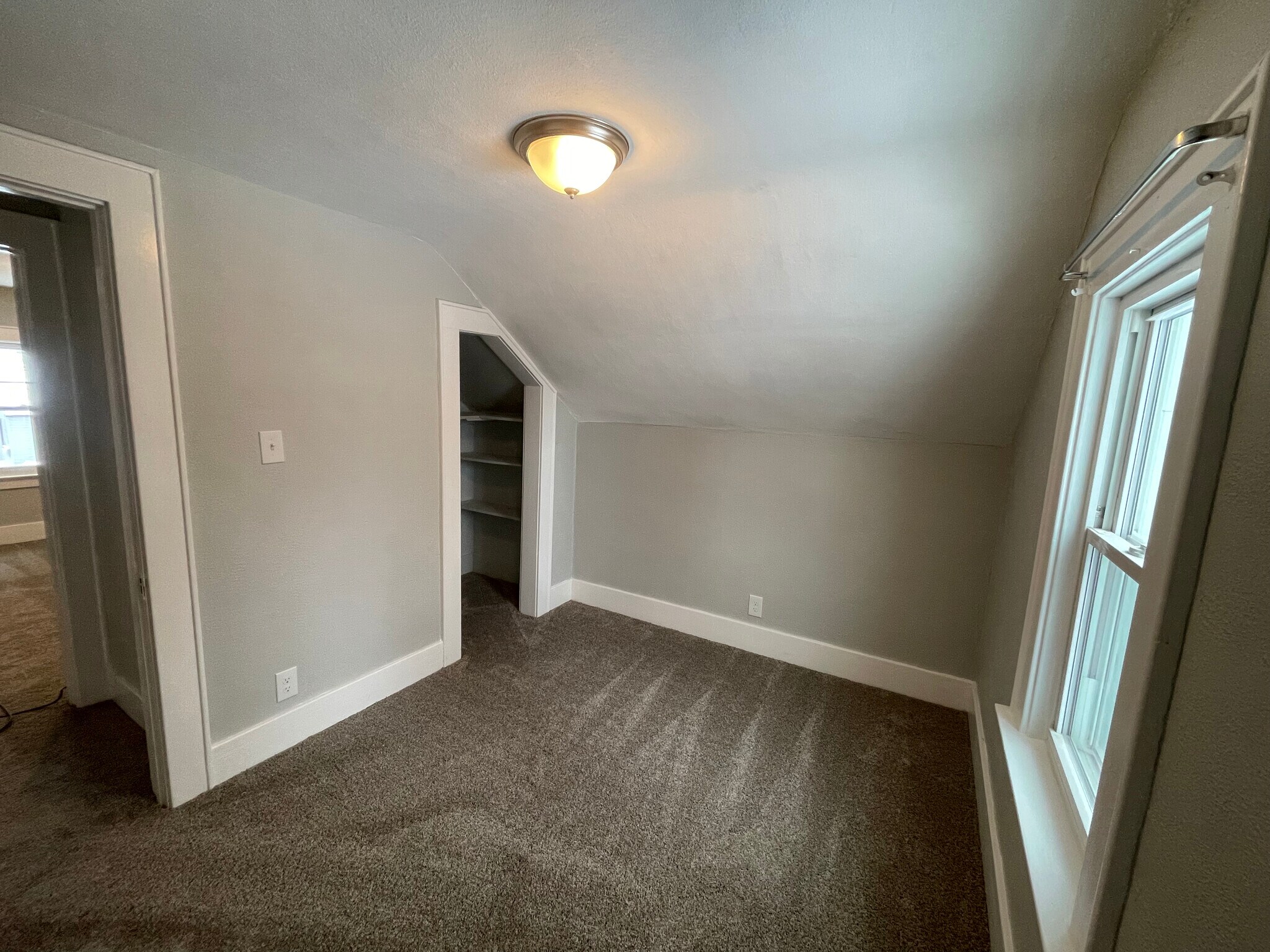 Building Photo - 104 Lynhurst Ave