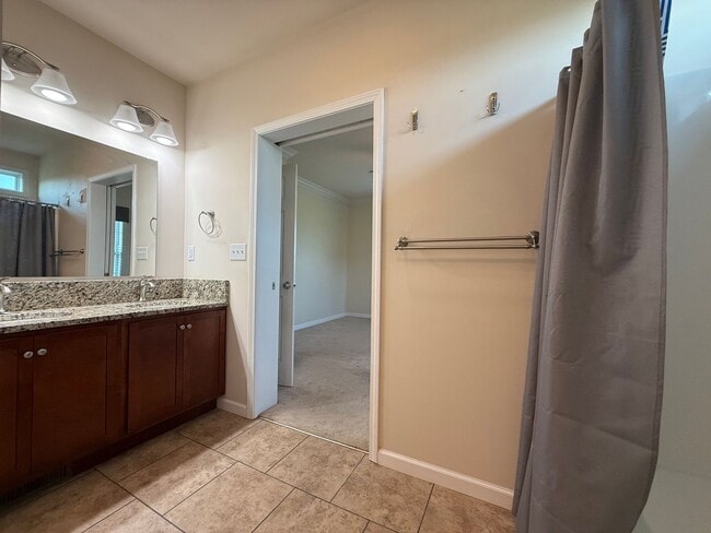 Building Photo - 3 Bedroom 3.5 Bathroom Home Located in Greeneville, TN