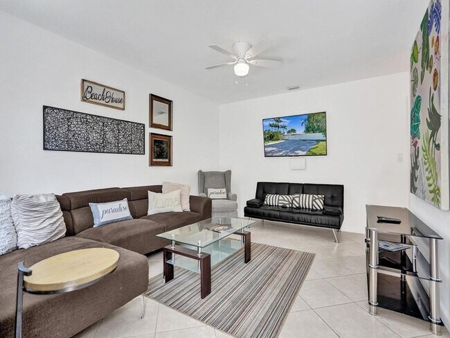 Building Photo - 4422 Sea Grape Dr