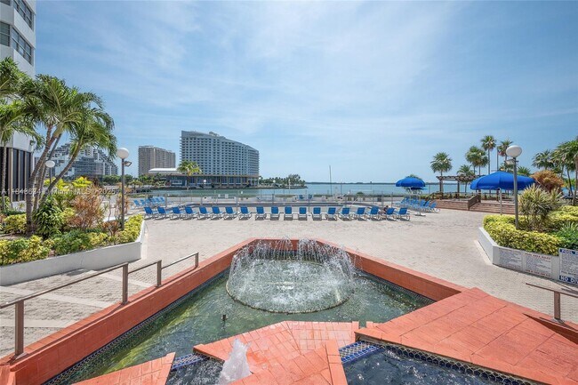 Building Photo - 801 Brickell Bay Dr