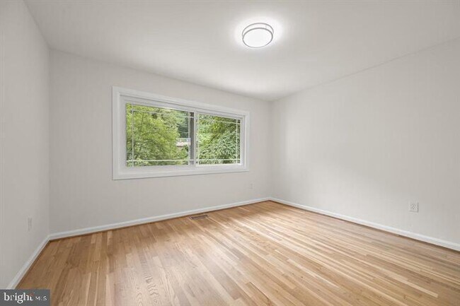 Building Photo - 10600 Vantage Ct
