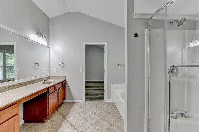 Building Photo - 2208 Staunton Dr NW