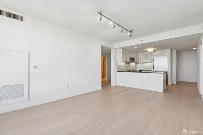 Building Photo - 338 Spear St