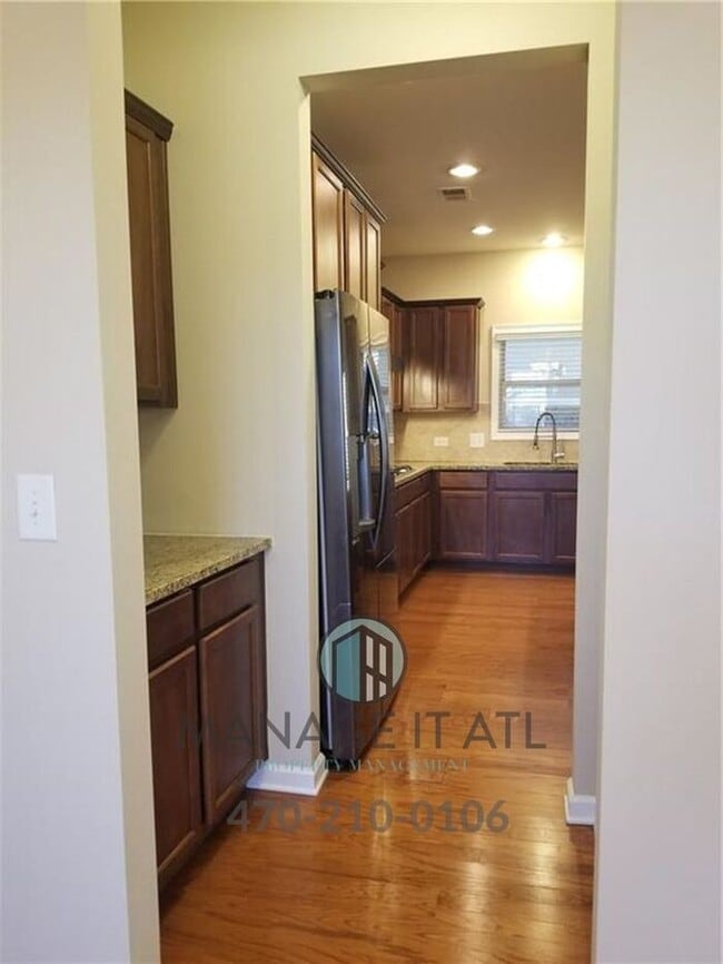 Building Photo - Beautiful 5BR/4BA Home in Just 5 Min from MALL OF GA