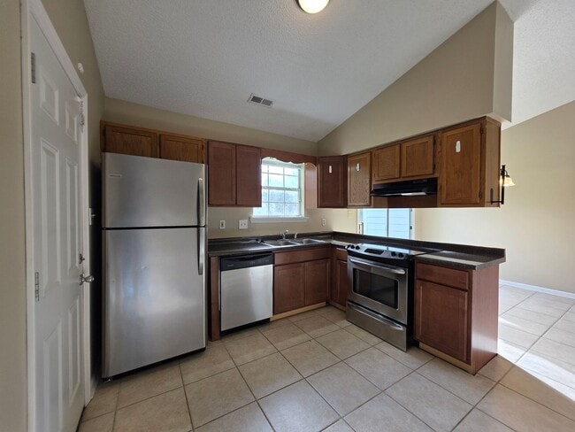 Building Photo - 206 S Ginger Dr