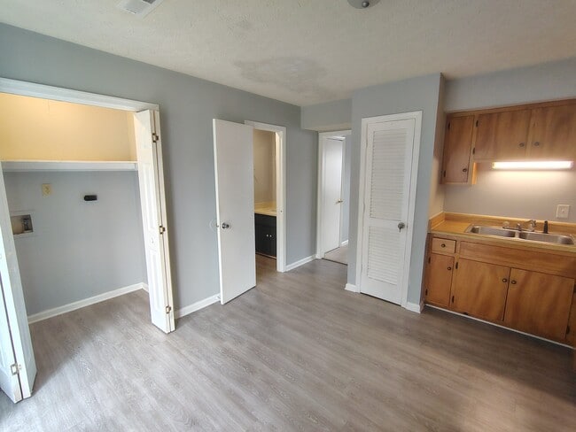 Building Photo - 23 Hobbs Ln