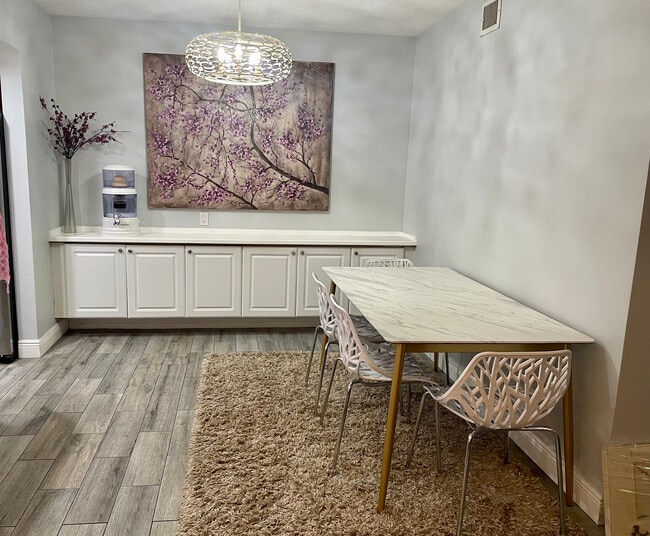 Dining Area - 100 SE 6th Ave