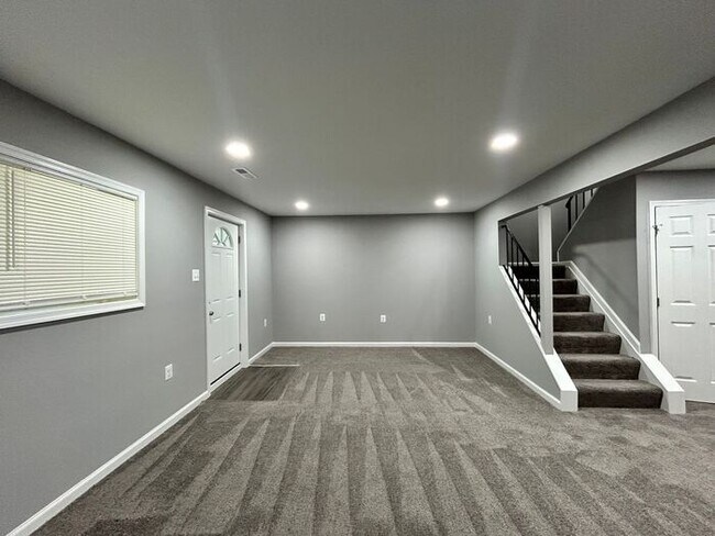 Building Photo - 3 Bedrooms 3.5 Bathrooms Townhome