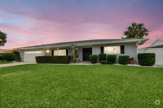 Building Photo - 3938 Versailles Dr
