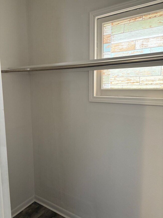 Building Photo - Spacious 2 Bedroom 1 Bath Home Across from UNC