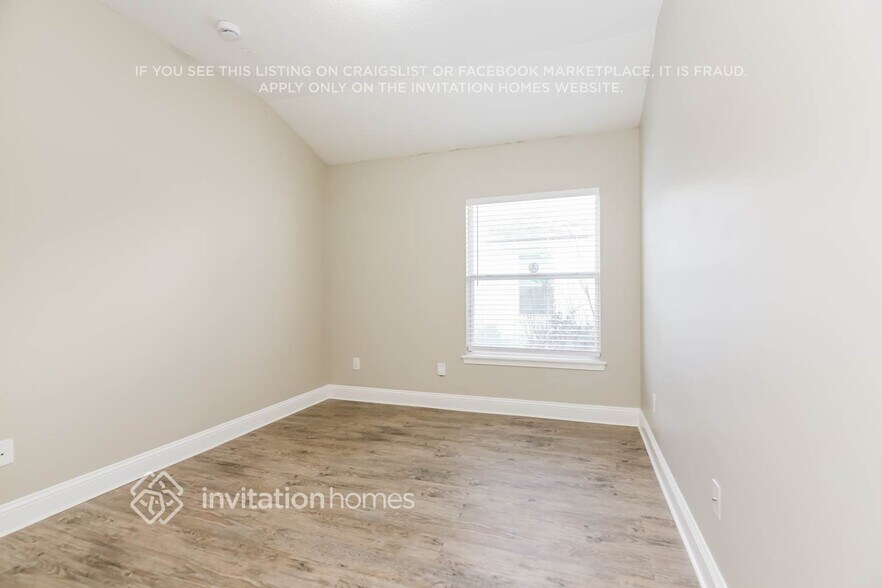 Building Photo - 14857 Falling Waters Dr