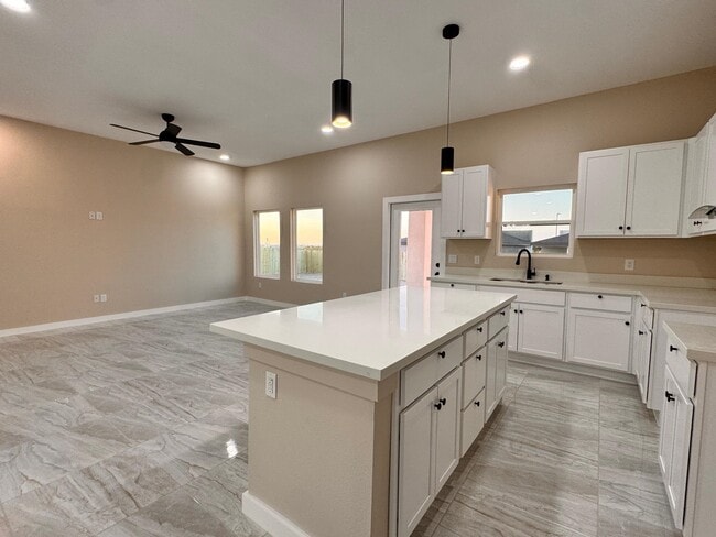 Building Photo - 6702 El Bosal Ln