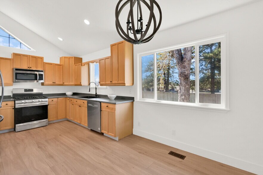 Building Photo - 9714 S 2720 E