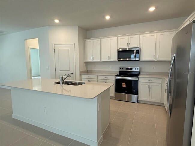 Building Photo - 3915 Big Sky Dr