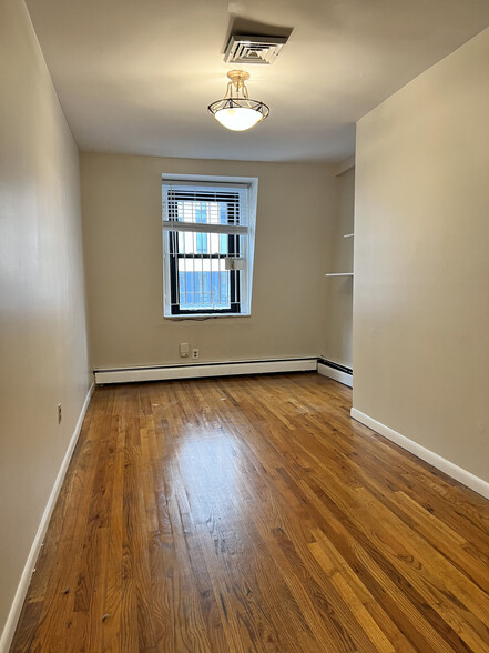 Building Photo - 1121 Walnut St