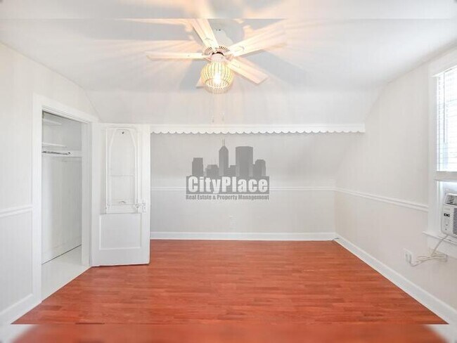 Building Photo - 1228 E Perry St