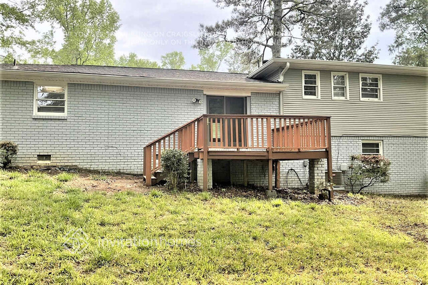 Building Photo - 7280 Hollyhock Dr