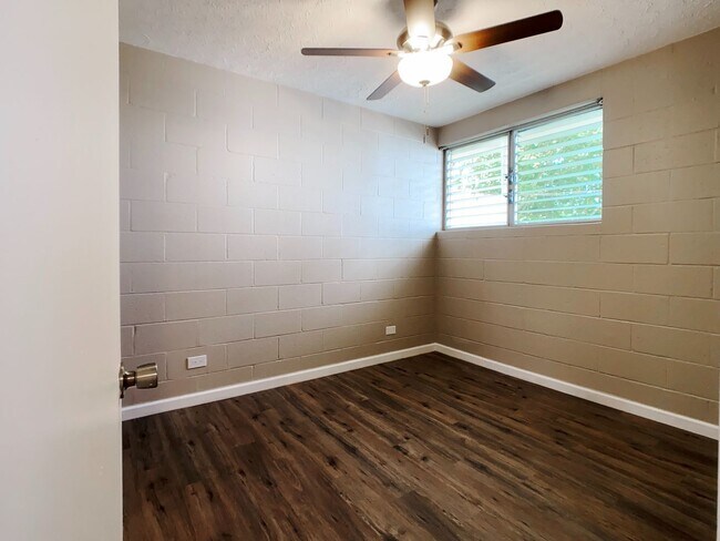 Building Photo - 716 Lukepane Ave