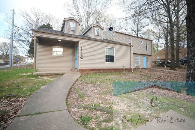 Primary Photo - Beautifully renovated 4 bed / 1 bath duple...