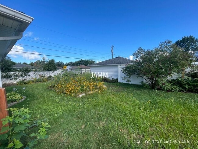 Building Photo - 7626 Sleepy Hollow Dr