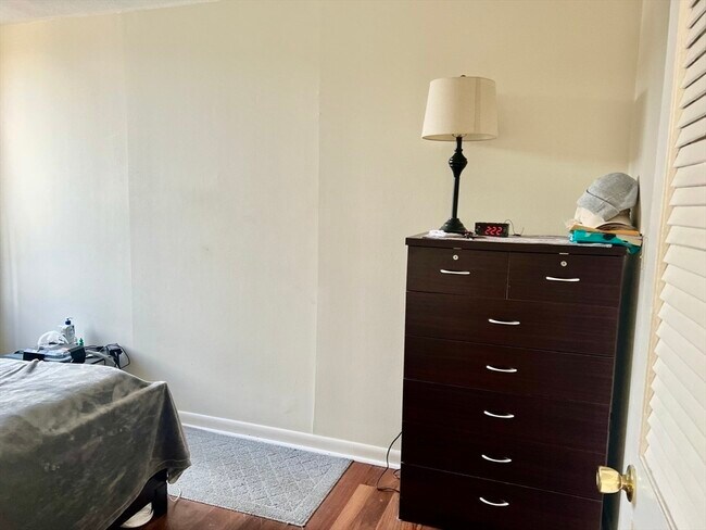 Building Photo - 1006 Paradise Rd