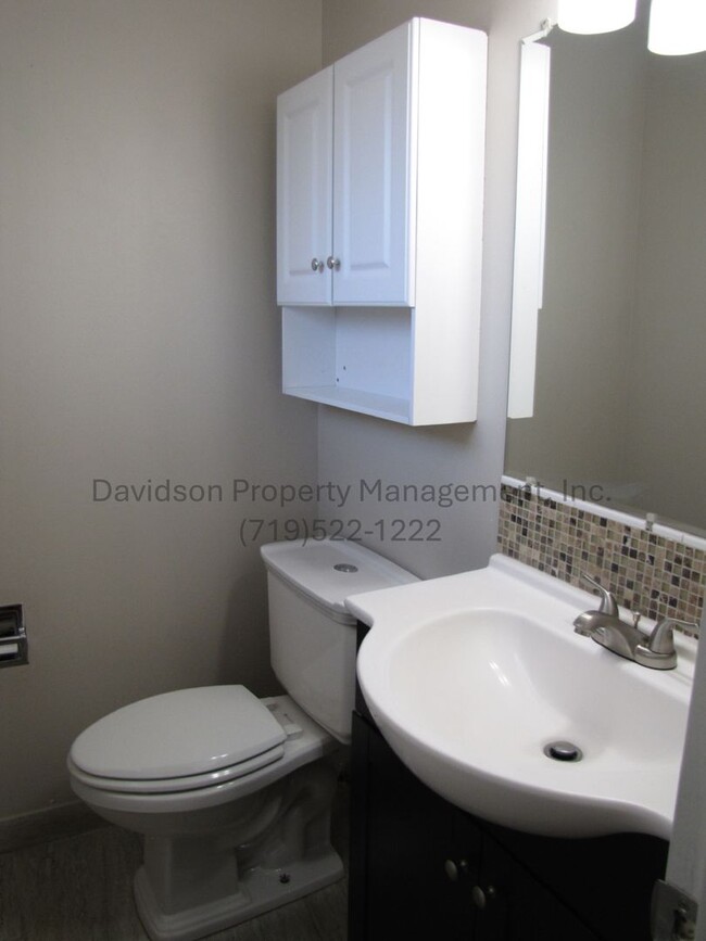 Building Photo - Updated 5 Bedroom House in Central Colorad...