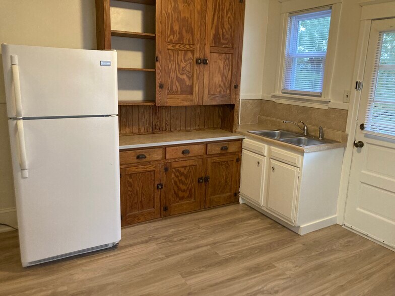 Building Photo - 117 N Montour St