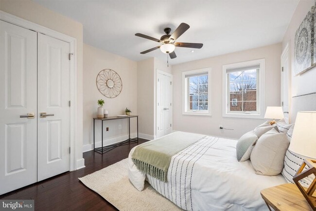 Building Photo - 1259 16th St NE