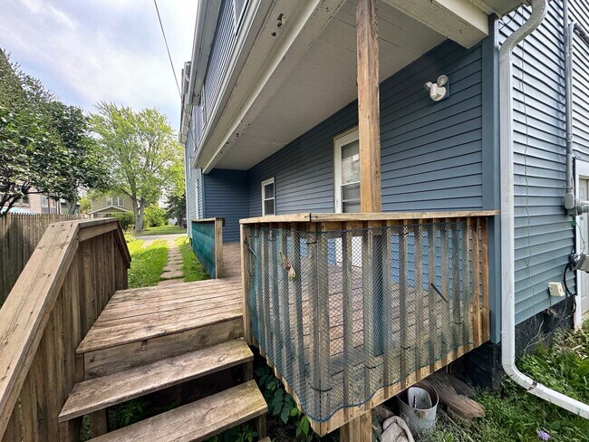 Building Photo - Available June 1st - RECENTLY REFRESHED 2 BED/1 BATH