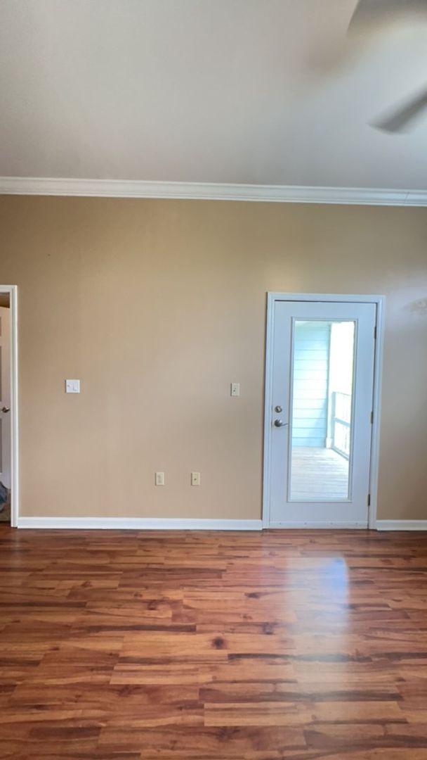 Building Photo - Great 3rd floor unit at LAUREL STATION for $2800/month Rent includes two assigned parking spaces!